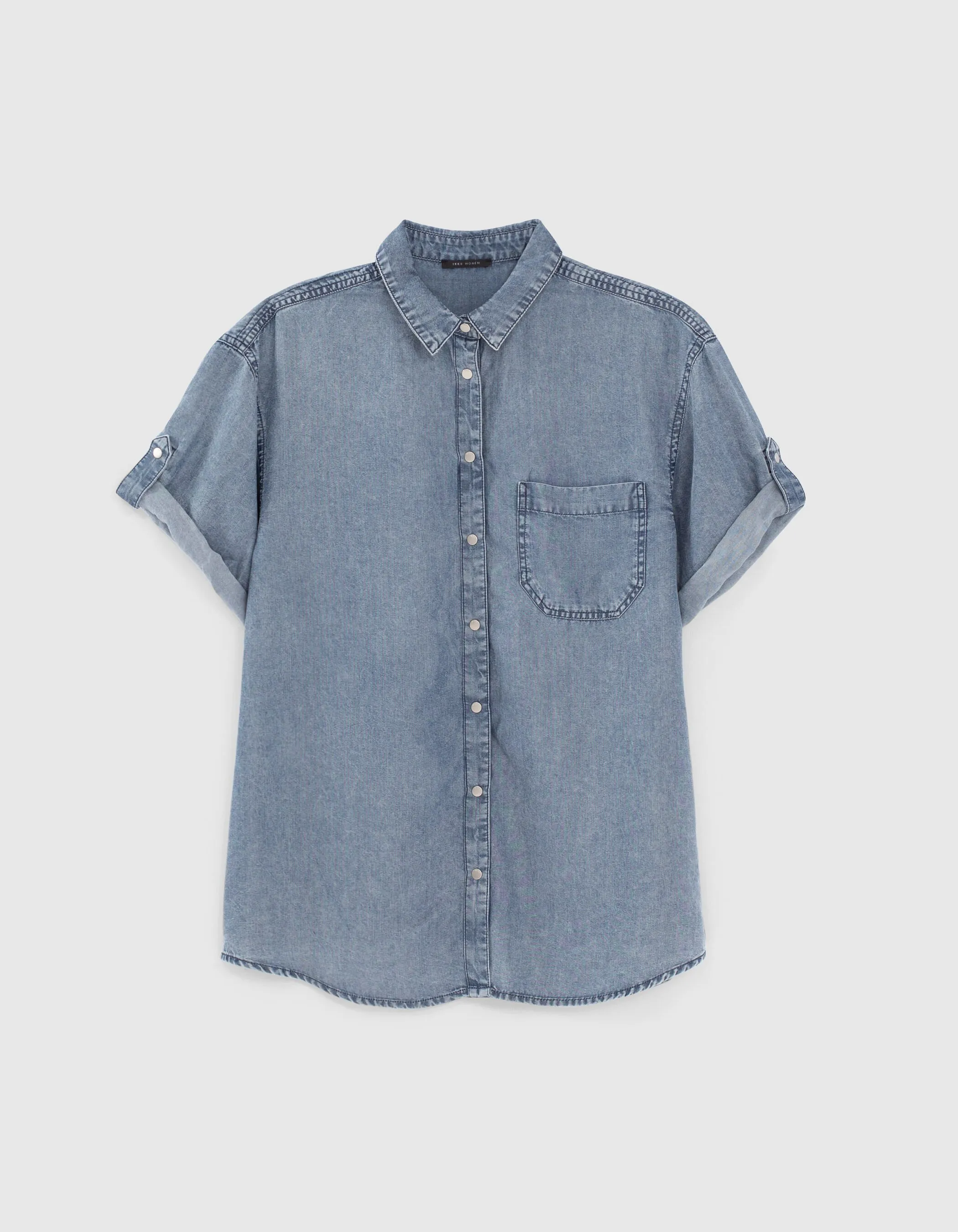 Chemise en tencel bleu effet délavé poche poitrine femme