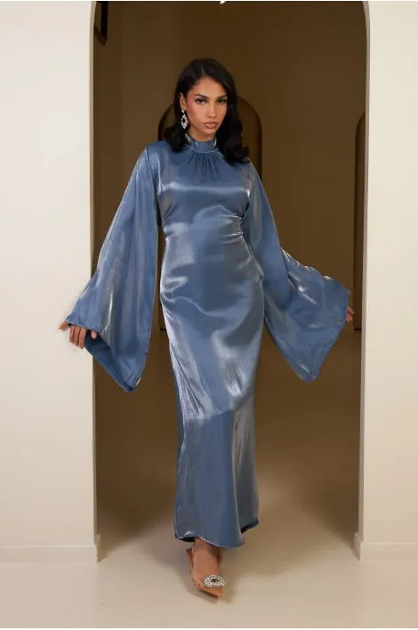 Robe bleue satinée et pailletée