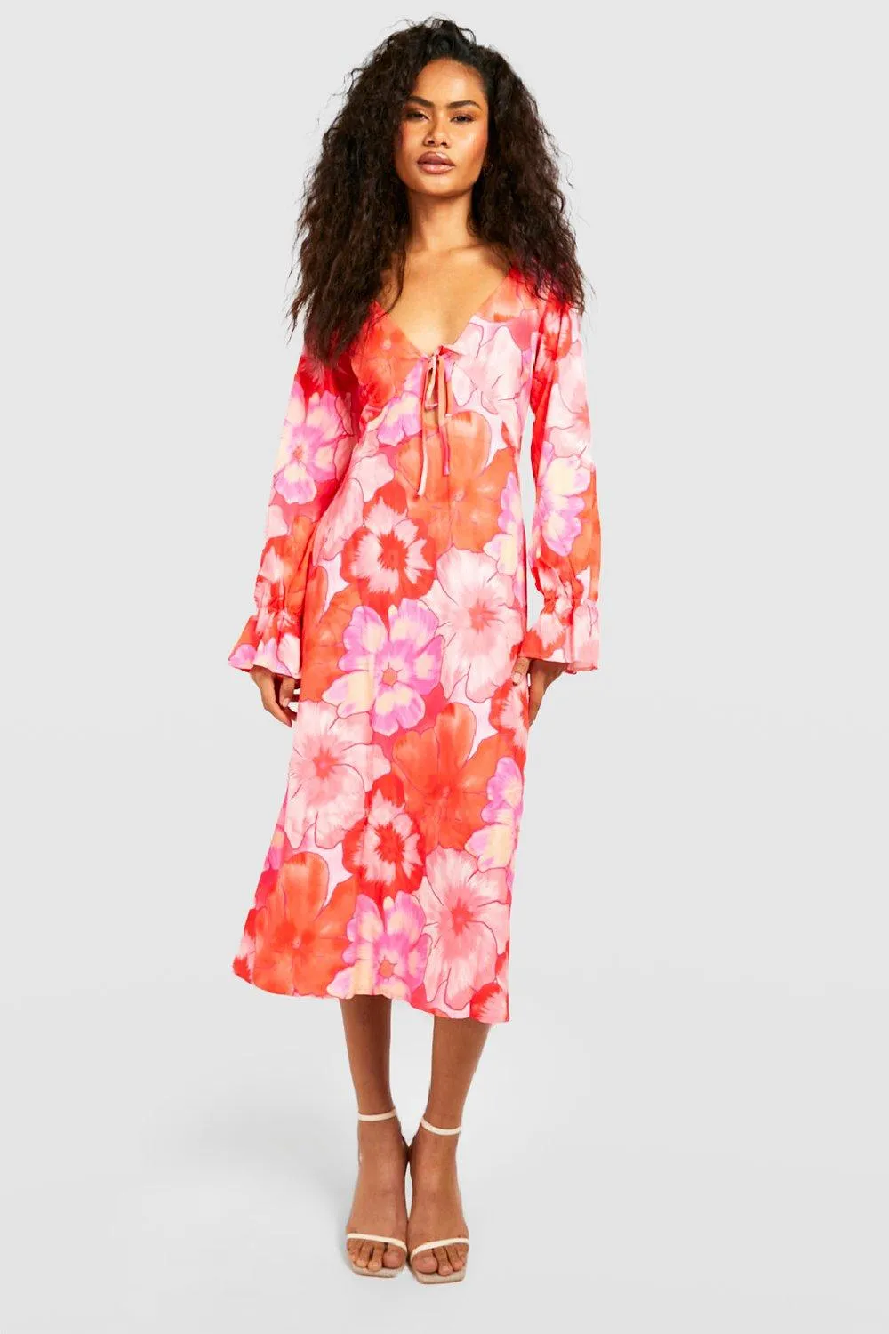 Robe fleurie à découpes